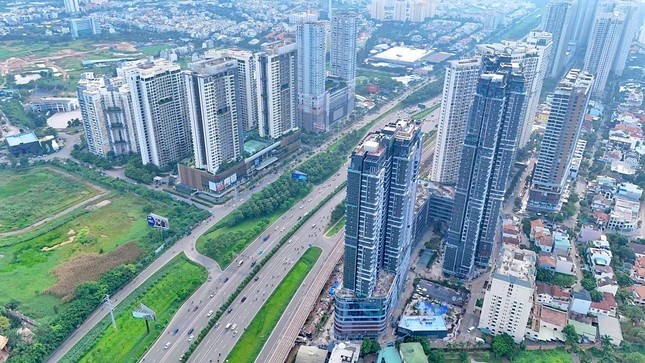 Giá bán căn hộ TPHCM chạm mốc 120 triệu đồng/m2