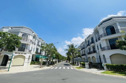 BÁN NHÀ PHỐ 1 TRỆT 1 LẦU ĐỐI DIỆN AEON MALL TÂN AN