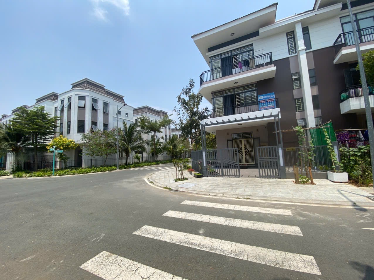 CHÍNH CHỦ CẦN BÁN GẤP CĂN NHÀ GÓC 2 MẶT TIỀN 1 TRỆT 2 LẦU TRẢ TRƯỚC 960 TRIỆU SỞ HỮU NGAY NHÀ PHỐ 2 MẶT TIỀN