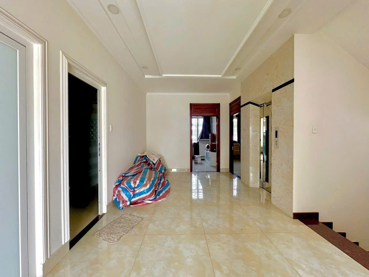 TÒA NHÀ 5 TẦNG ĐƯỜNG LÊ VĂN QUỚI