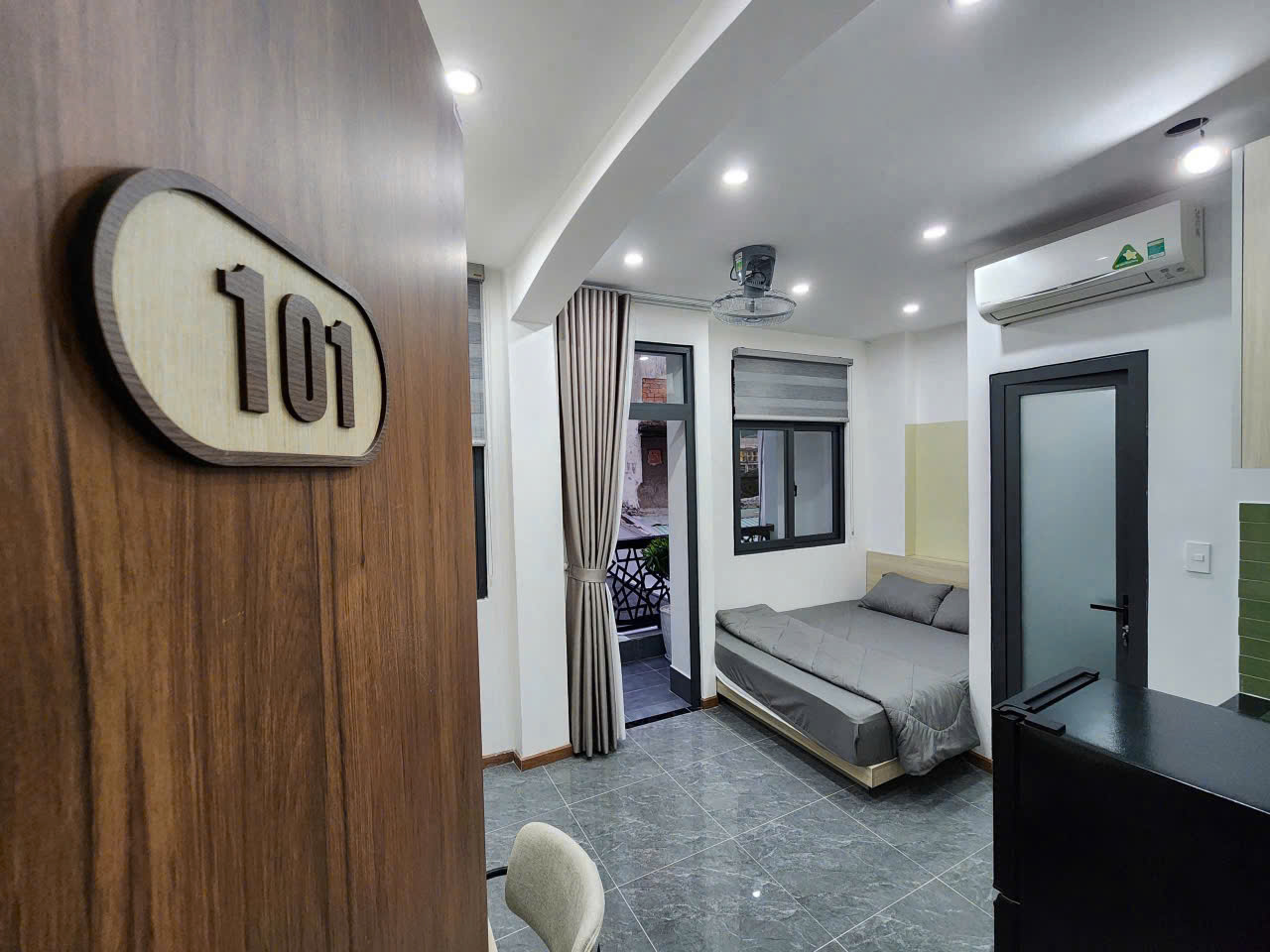 TÒA NHÀ CHDV CAO CẤP – NGAY CHỢ BẾN THÀNH, GA METRO SỐ 1