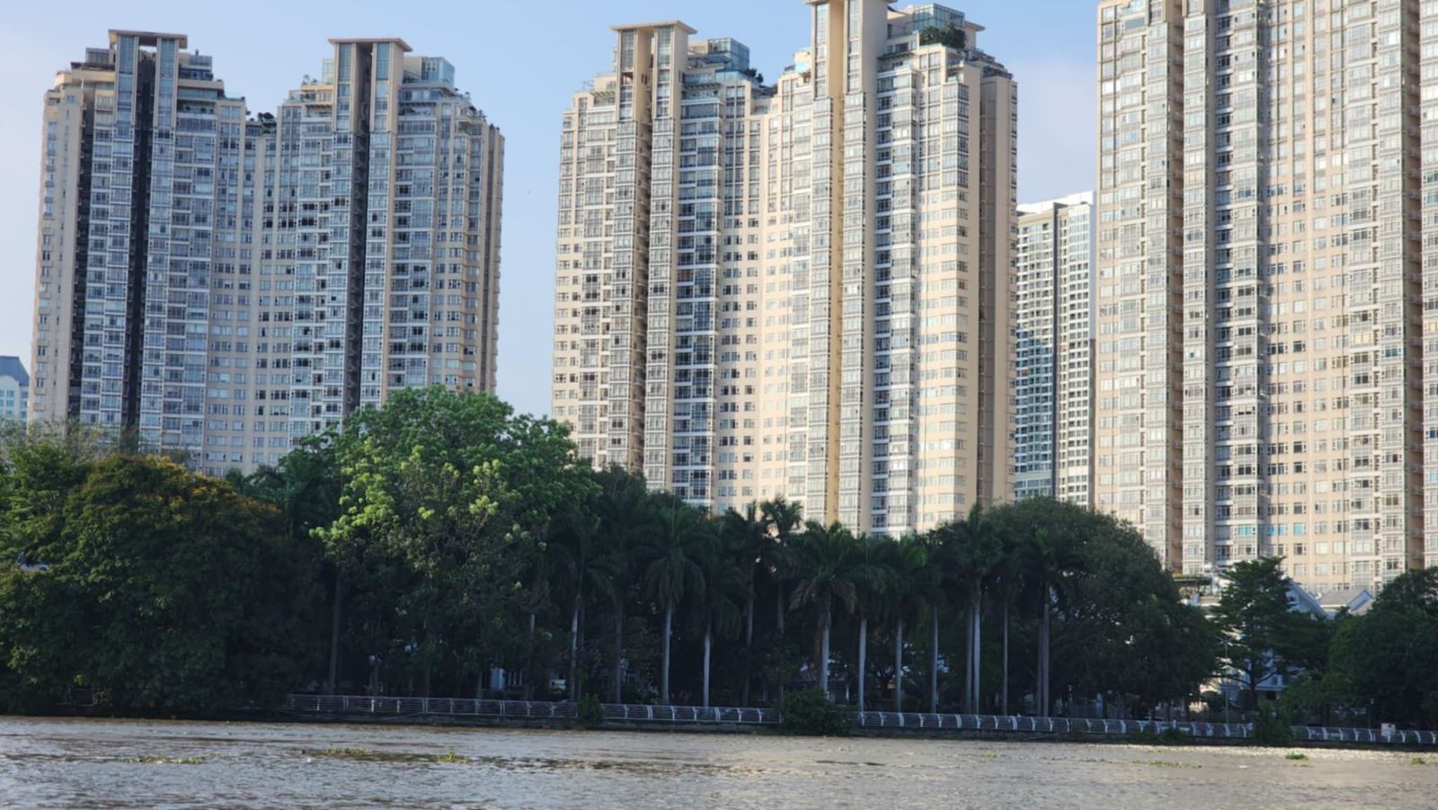 Thị trường bất động sản cao tầng chững lại, thấp tầng phục hồi