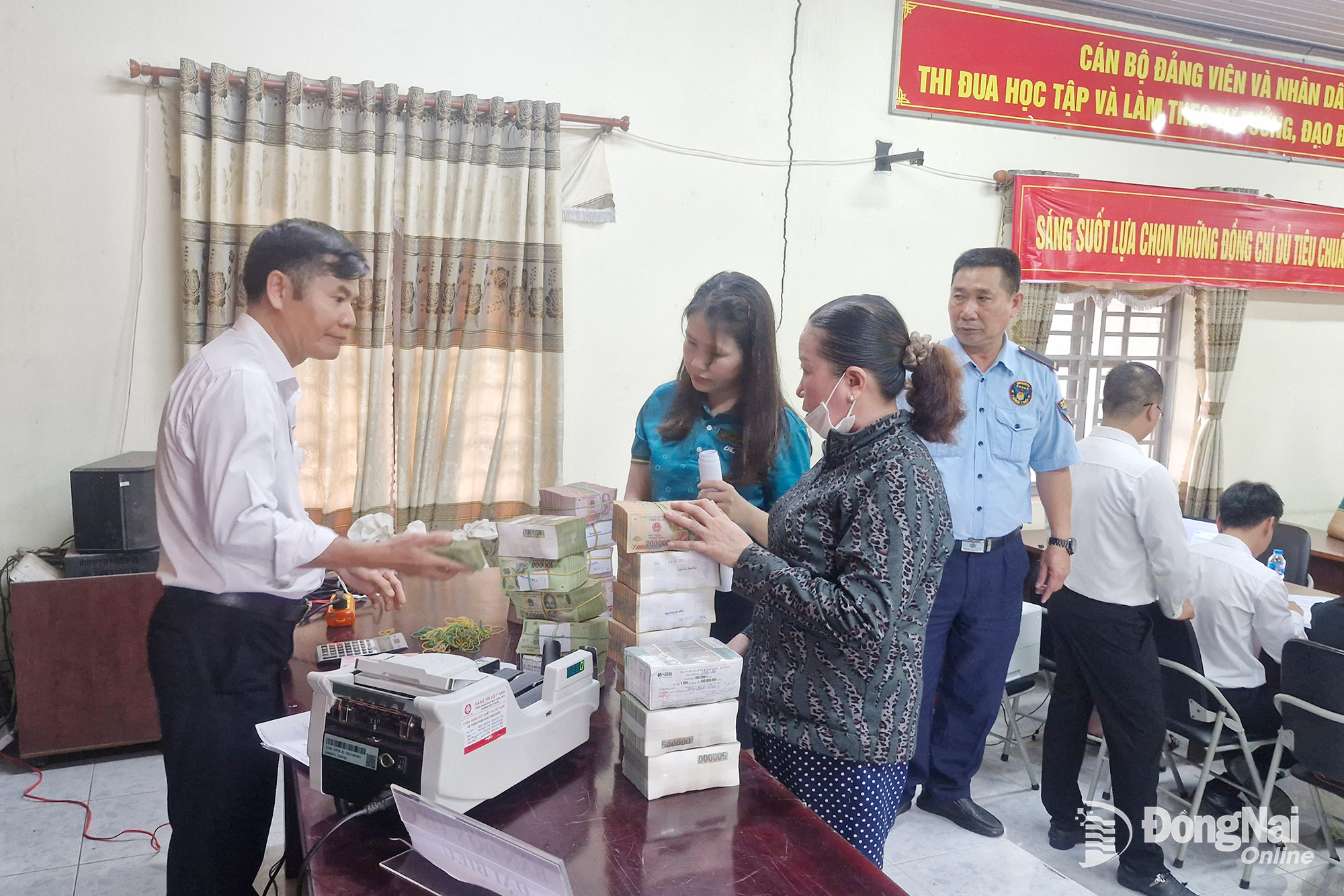 38 hộ dân đầu tiên nhận tiền đền bù dự án xây dựng Khu tái định cư cao tốc Biên Hòa - Vũng Tàu