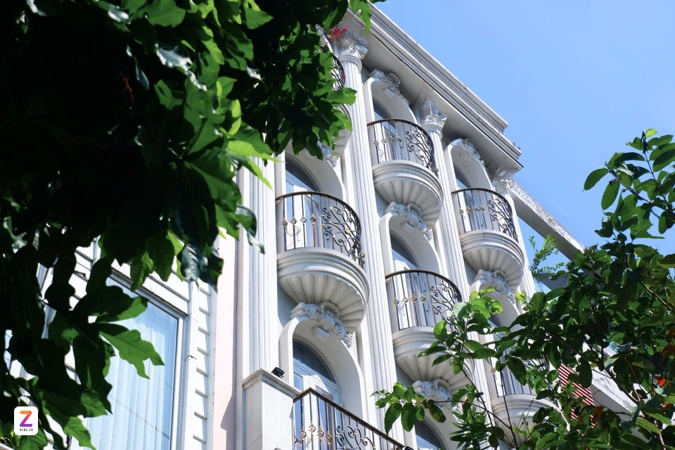 Đổ tiền mua nhà phố TP.HCM cho thuê căn hộ dịch vụ