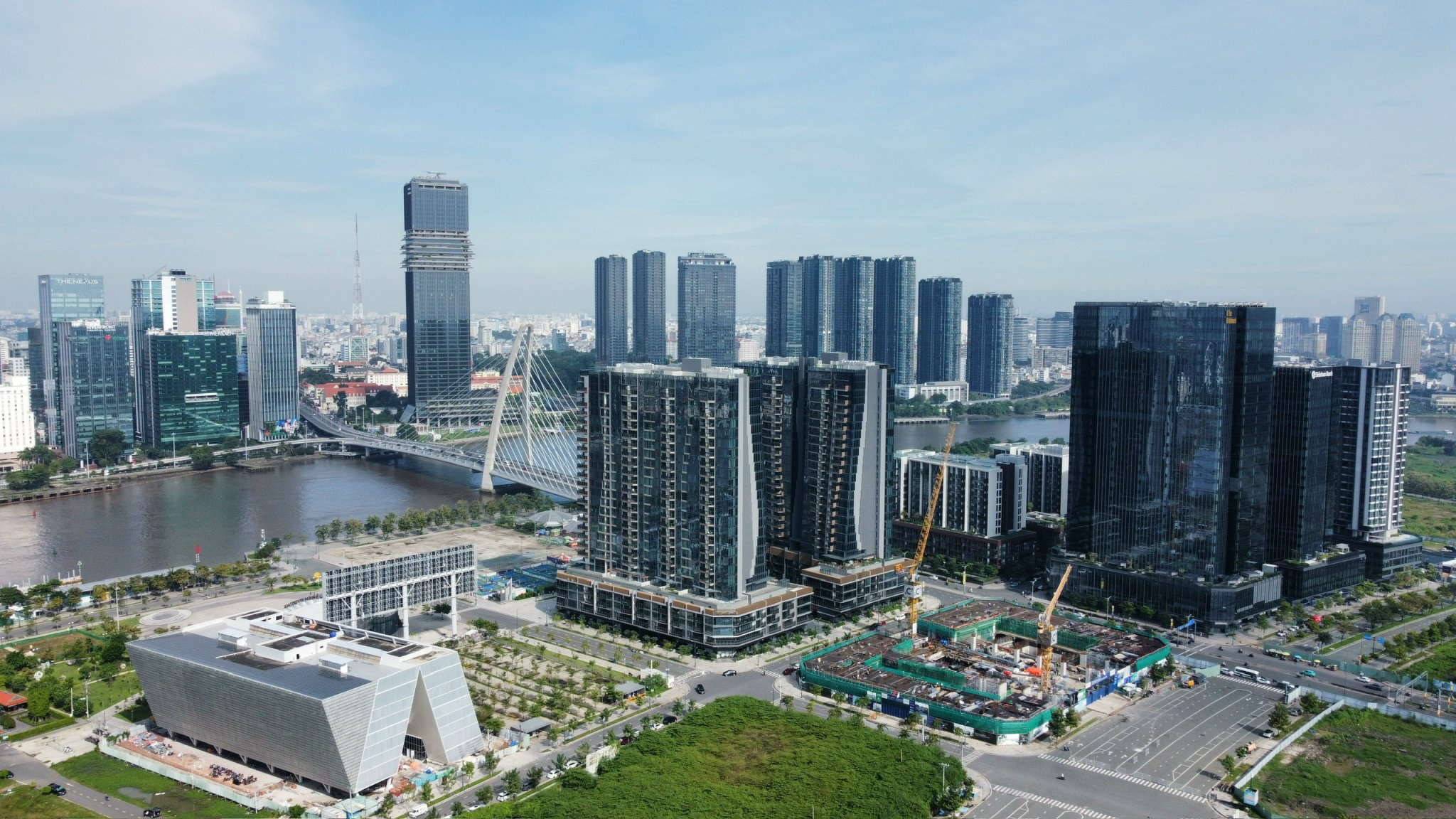 Nhật ký bất động sản 11/12: MIK Group kick-off Imperia Holiday Hạ Long, Masterise Homes giới thiệu Sky Tower