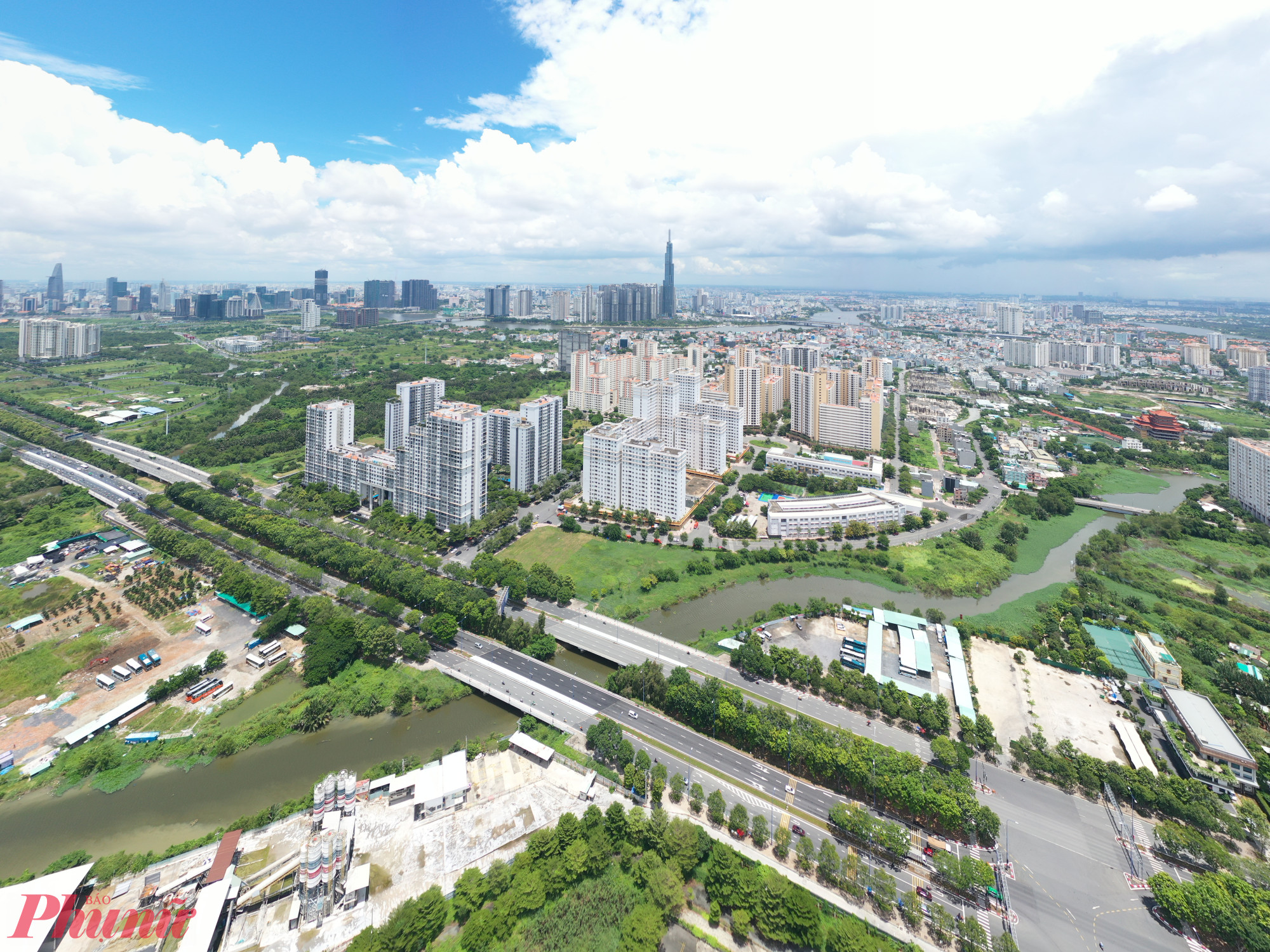 Dòng vốn đổ mạnh vào bất động sản