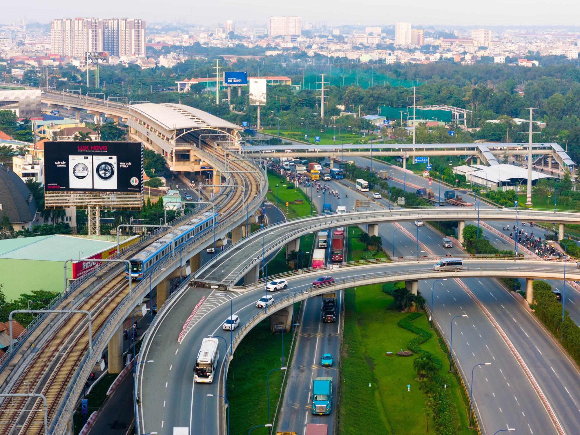 TPHCM chú trọng phát triển bền vững (*): Hạ tầng giao thông đồng bộ, hiện đại