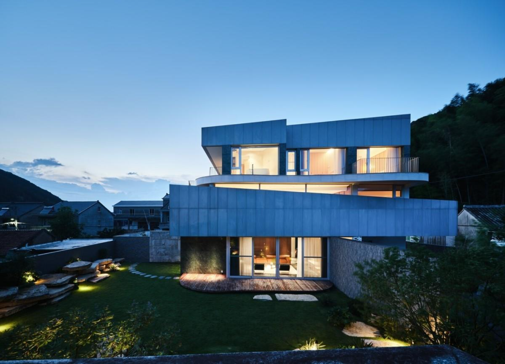 Ngôi nhà 474 m2 mang kiến trúc đương đại đến làng quê nông thôn