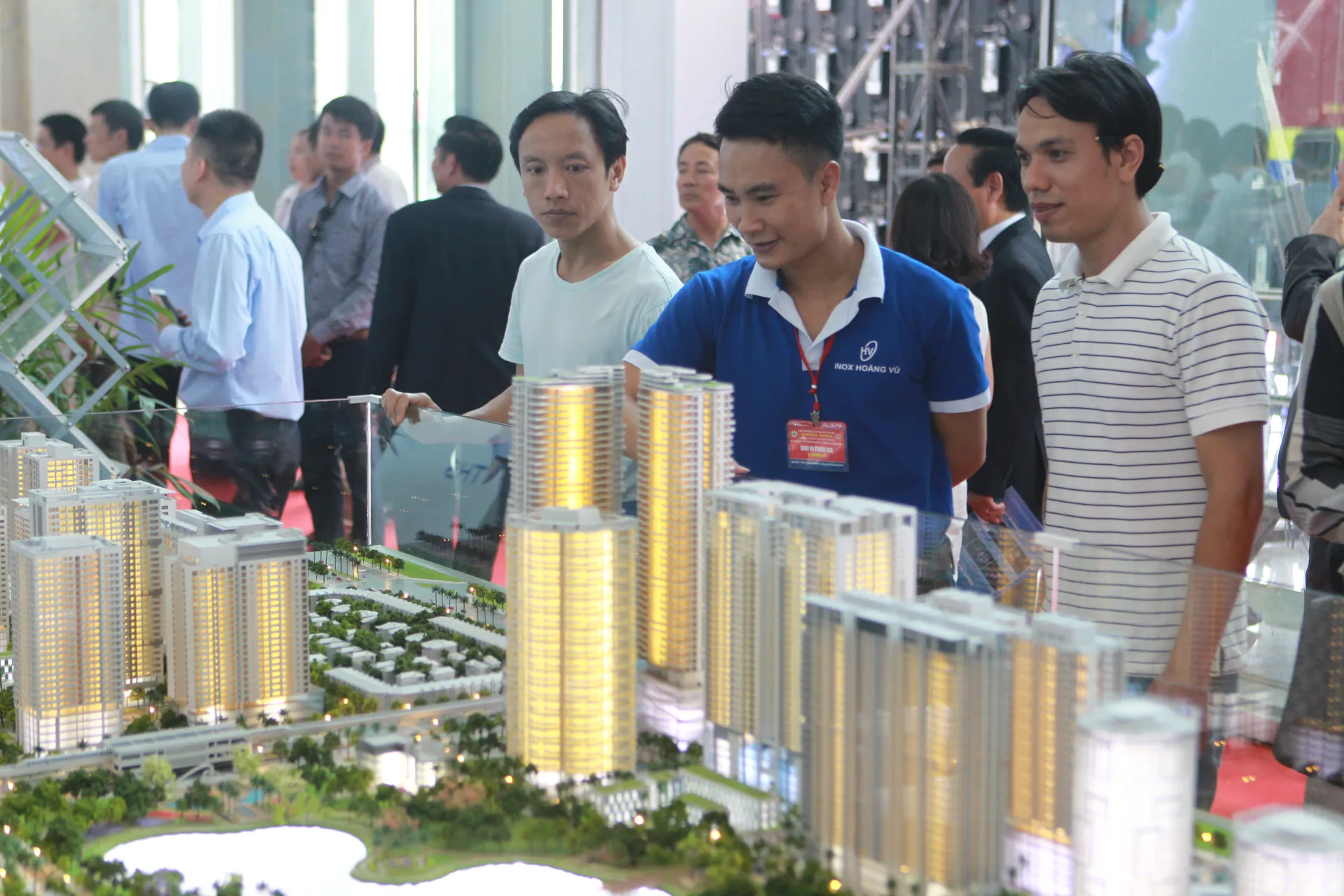 Giá chung cư tăng cao, người thu nhập khá cũng “bế tắc”