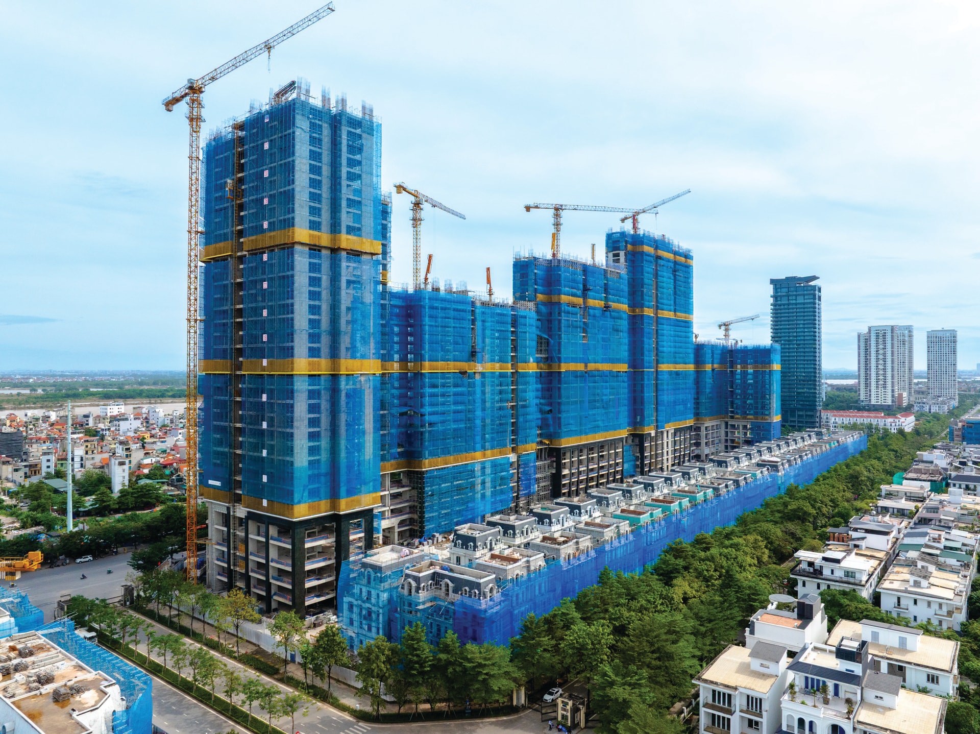 Bất động sản trở lại đường đua